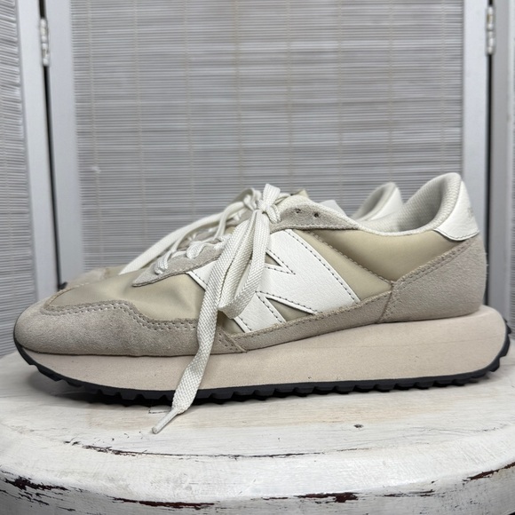 New Balance Off White Beige Sneakers Size 7 - Picture 2 of 11